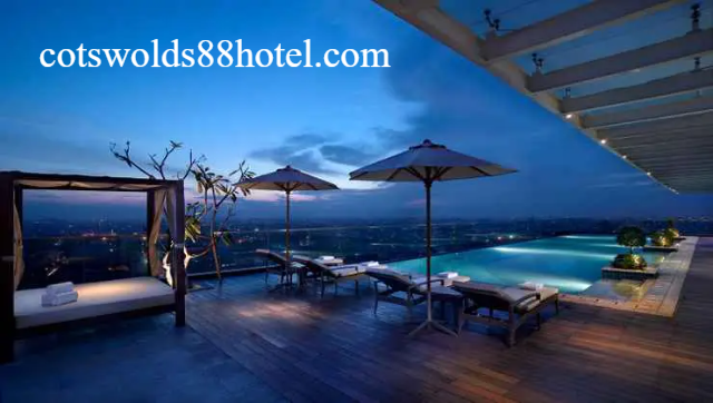 Hotel Mewah dengan Kolam Renang Infinity